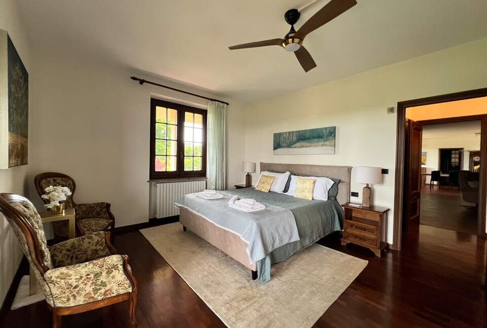 Elegant Italian Retreat Surrounded by Vineyards - Piana del Salto, Italy