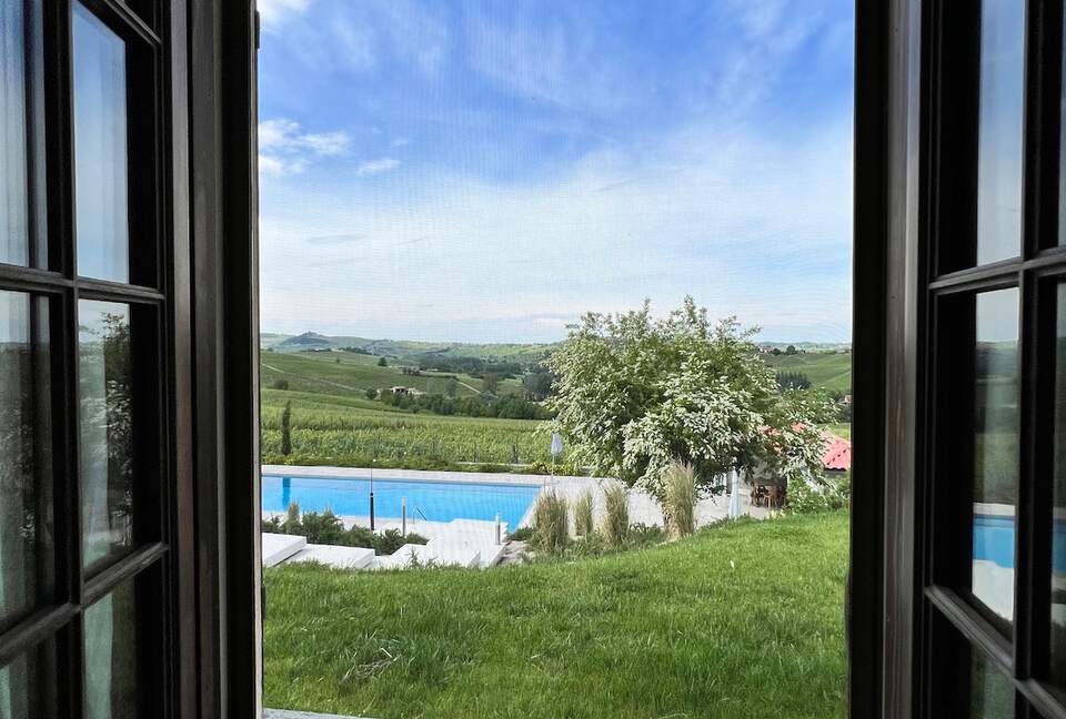 Elegant Italian Retreat Surrounded by Vineyards - Piana del Salto, Italy