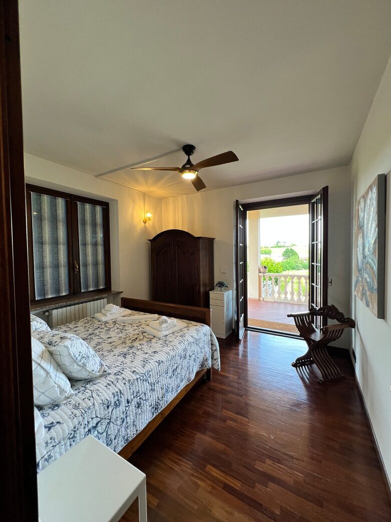 Elegant Italian Retreat Surrounded by Vineyards - Piana del Salto, Italy