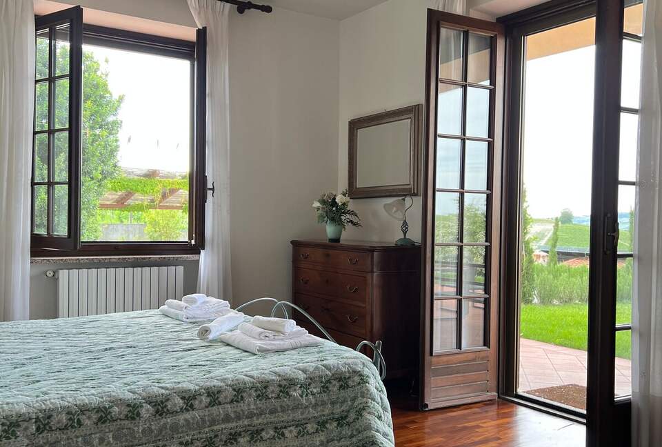 Elegant Italian Retreat Surrounded by Vineyards - Piana del Salto, Italy