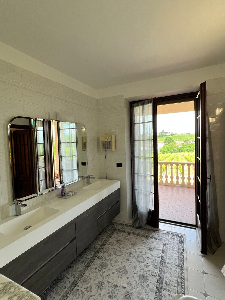 Elegant Italian Retreat Surrounded by Vineyards - Piana del Salto, Italy