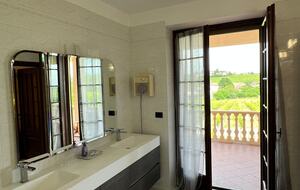 Elegant Italian Retreat Surrounded by Vineyards - Piana del Salto, Italy