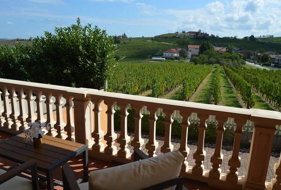 Elegant Italian Retreat Surrounded by Vineyards - Piana del Salto, Italy