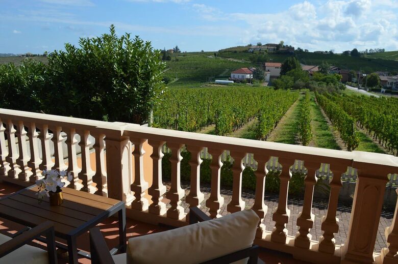 Elegant Italian Retreat Surrounded by Vineyards - Piana del Salto, Italy