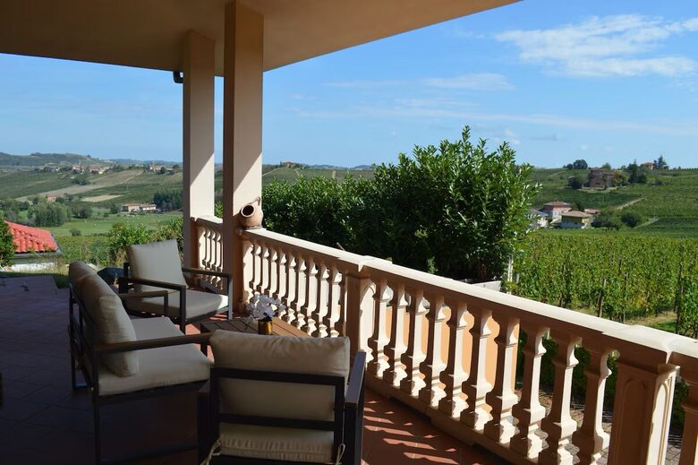 Elegant Italian Retreat Surrounded by Vineyards - Piana del Salto, Italy