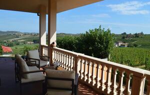 Elegant Italian Retreat Surrounded by Vineyards - Piana del Salto, Italy
