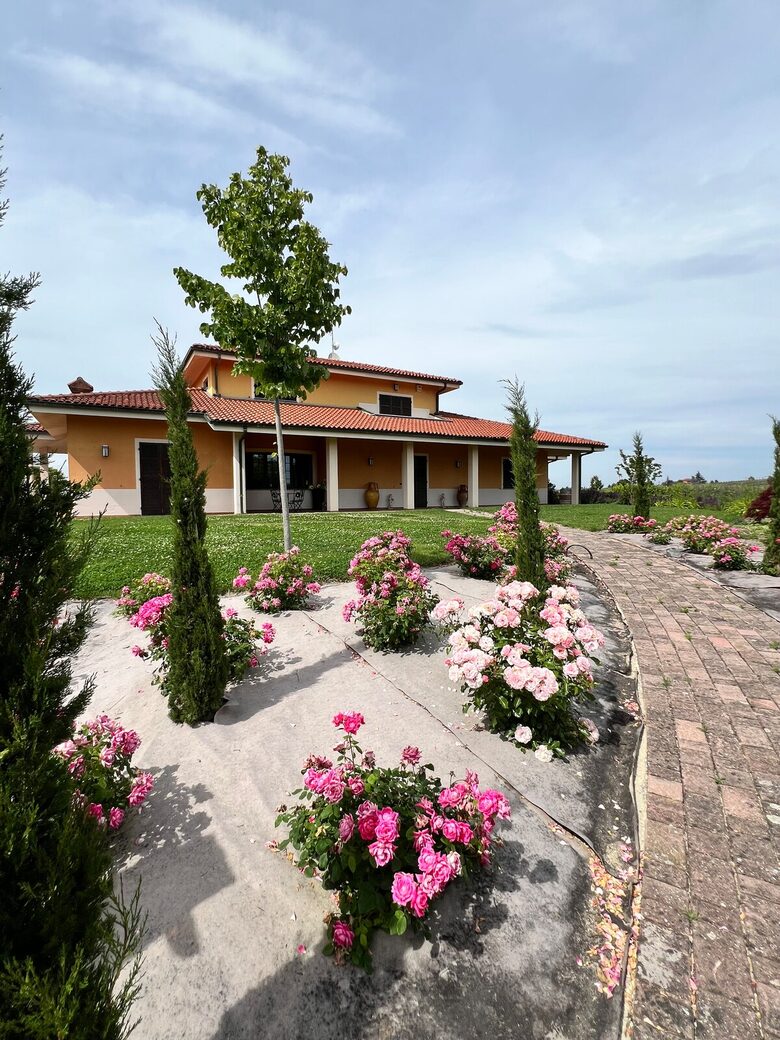 Elegant Italian Retreat Surrounded by Vineyards - Piana del Salto, Italy
