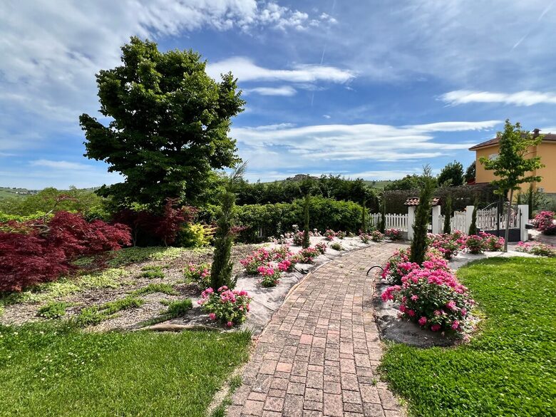 Elegant Italian Retreat Surrounded by Vineyards - Piana del Salto, Italy