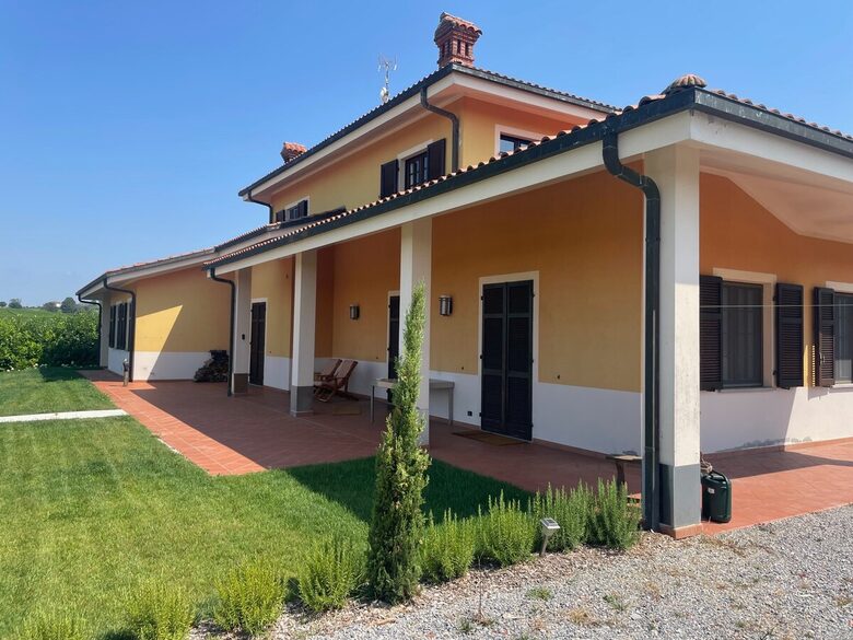 Elegant Italian Retreat Surrounded by Vineyards - Piana del Salto, Italy