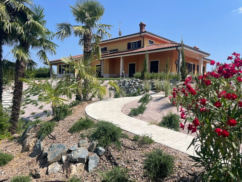 Elegant Italian Retreat Surrounded by Vineyards - Piana del Salto, Italy