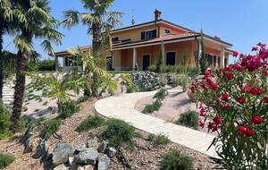 Elegant Italian Retreat Surrounded by Vineyards - Piana del Salto, Italy
