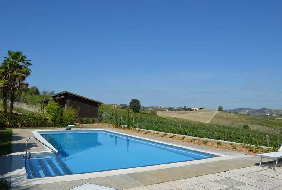 Elegant Italian Retreat Surrounded by Vineyards - Piana del Salto, Italy