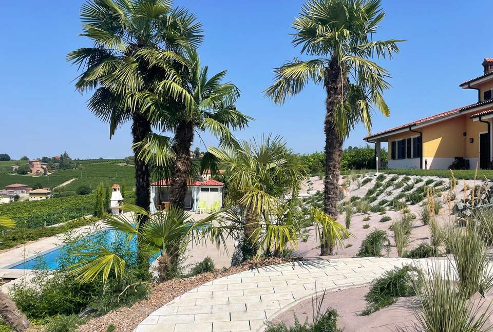 Elegant Italian Retreat Surrounded by Vineyards - Piana del Salto, Italy