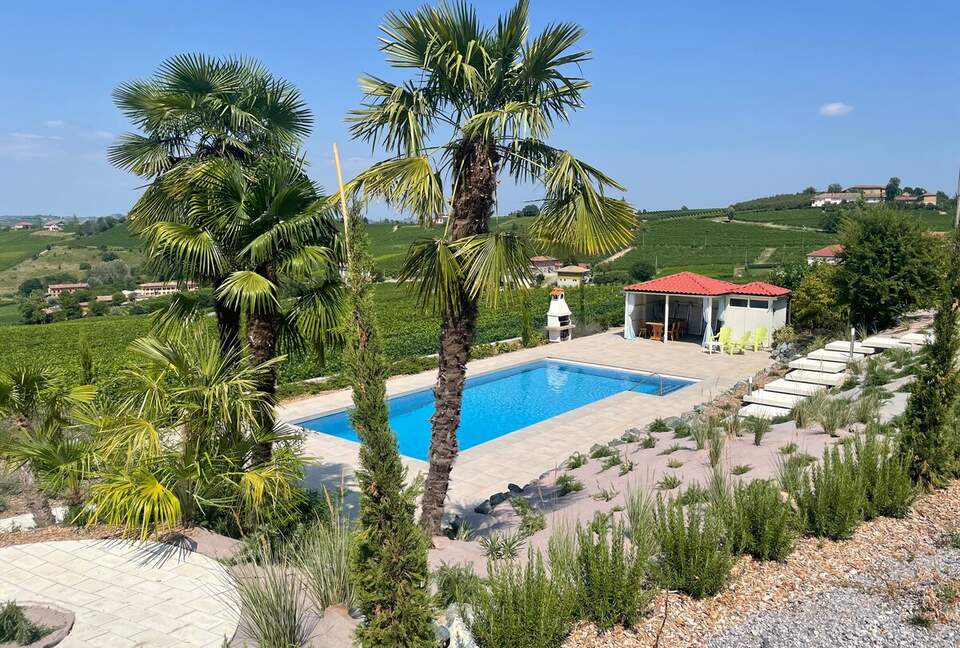 Elegant Italian Retreat Surrounded by Vineyards - Piana del Salto, Italy