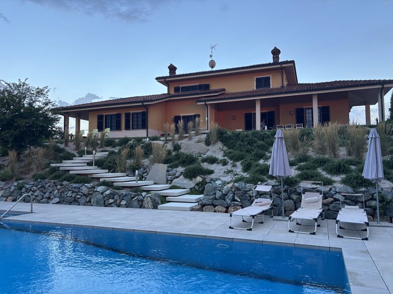 Elegant Italian Retreat Surrounded by Vineyards - Piana del Salto, Italy