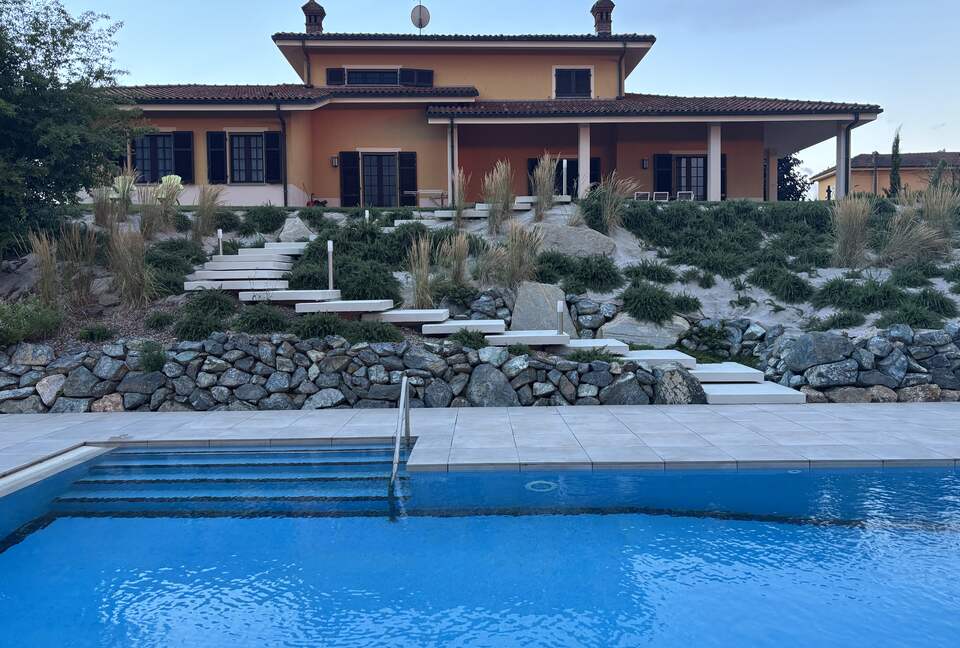 Elegant Italian Retreat Surrounded by Vineyards - Piana del Salto, Italy