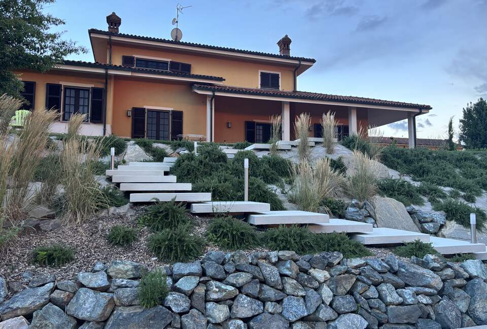 Elegant Italian Retreat Surrounded by Vineyards - Piana del Salto, Italy