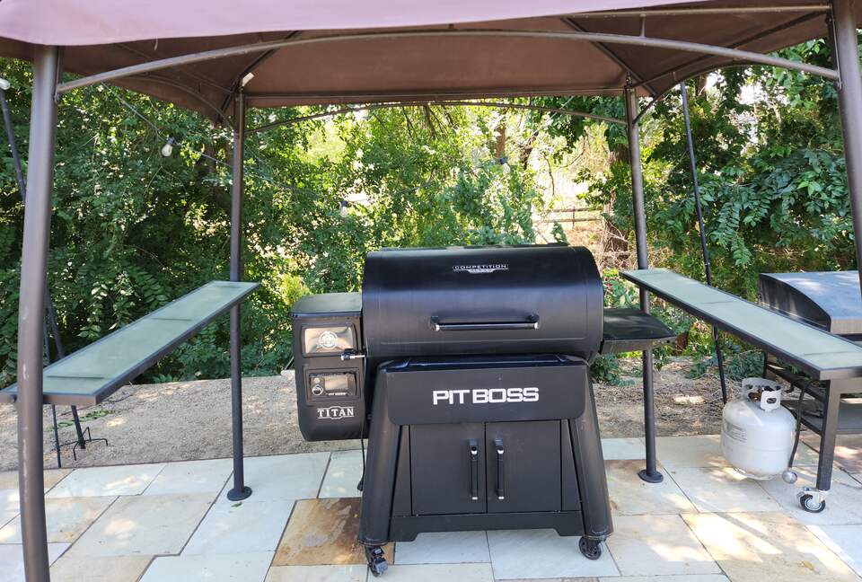 Graceful Living on Over Three Acres in Idaho Wine Country - Nampa, Idaho