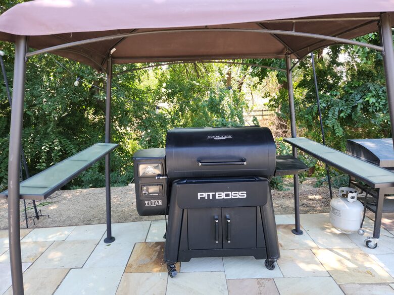 Graceful Living on Over Three Acres in Idaho Wine Country - Nampa, Idaho