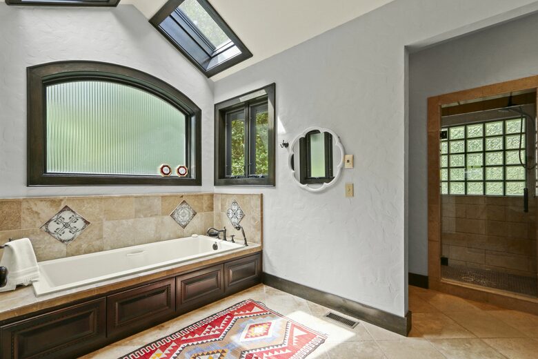 Blue Ridge Gem near Boone and Blowing Rock - Boone, North Carolina