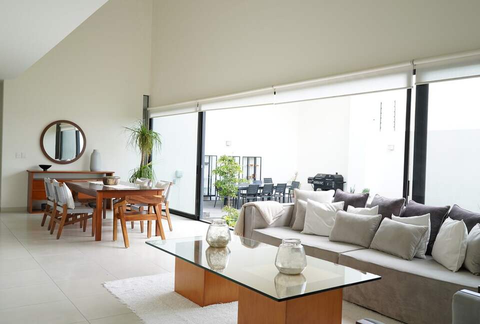 Stylish Contemporary Stay with Ample Outdoor Living - León, Mexico