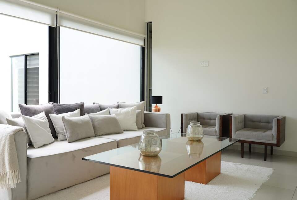 Stylish Contemporary Stay with Ample Outdoor Living - León, Mexico