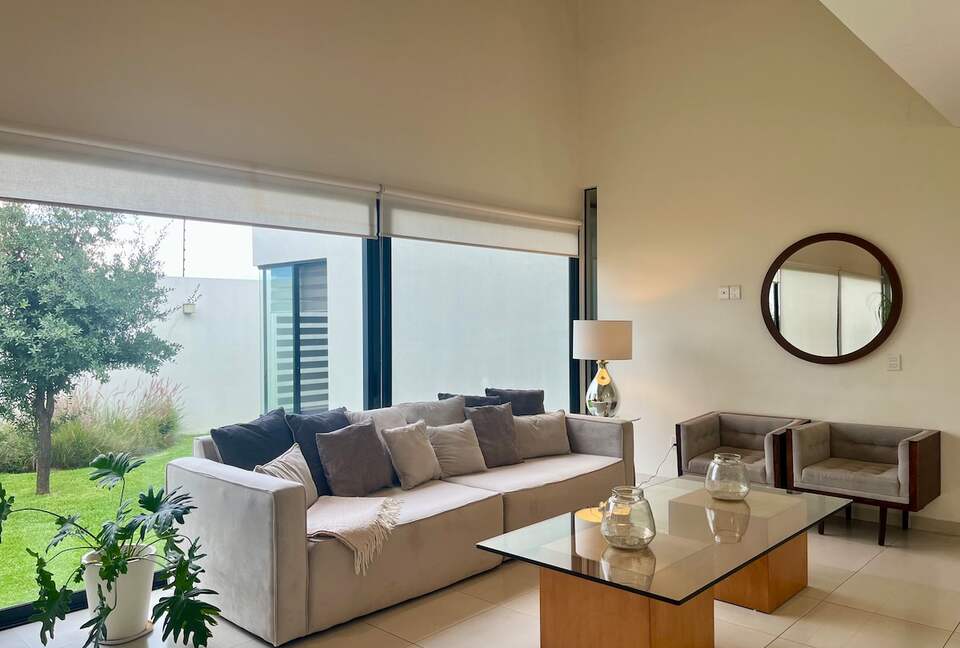 Stylish Contemporary Stay with Ample Outdoor Living - León, Mexico