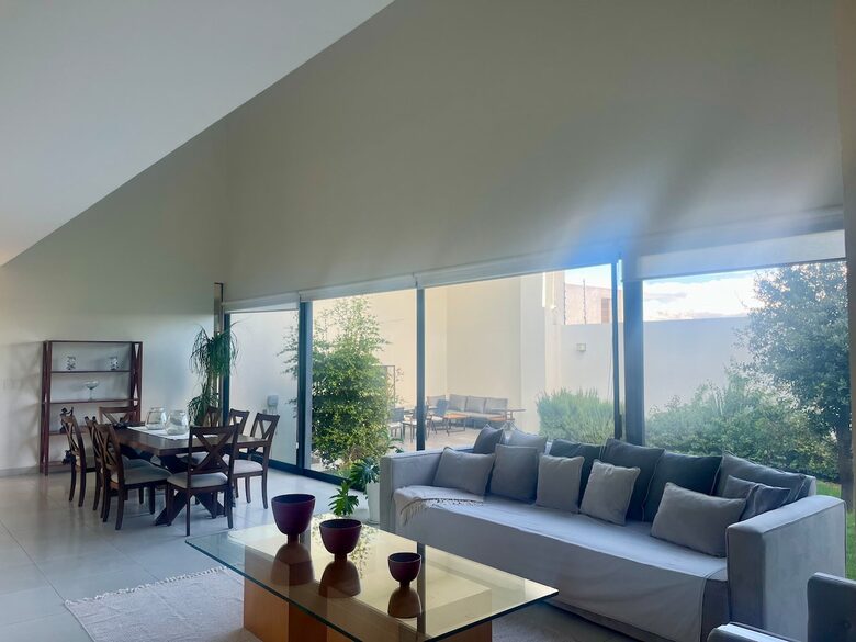 Stylish Contemporary Stay with Ample Outdoor Living - León, Mexico