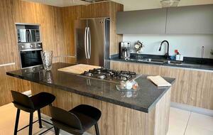 Stylish Contemporary Stay with Ample Outdoor Living - León, Mexico