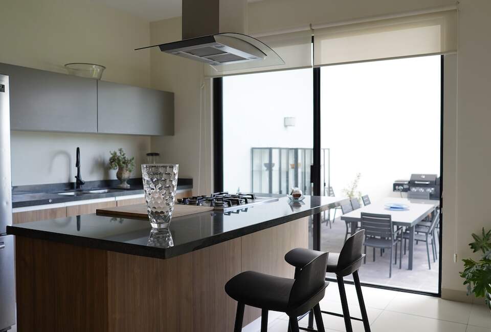 Stylish Contemporary Stay with Ample Outdoor Living - León, Mexico