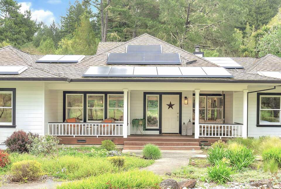 Sonoma Wine Country Estate - as seen on Emmy Award winning show Staycation! - Sebastopol, California