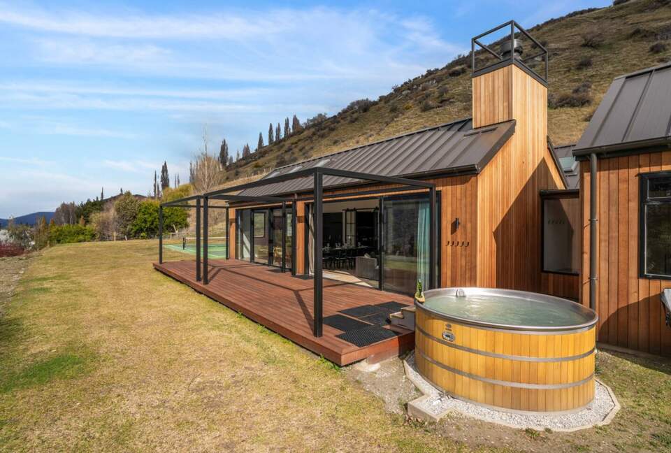 Summit Views | Ultra-Luxe Private Residence - Queenstown, New Zealand