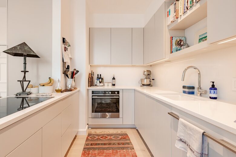 Romantic Downtown Hideaway on Colonial Lake - Charleston, South Carolina