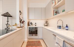 Romantic Downtown Hideaway on Colonial Lake - Charleston, South Carolina