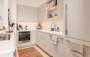 Romantic Downtown Hideaway on Colonial Lake - Charleston, South Carolina