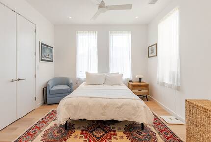 Romantic Downtown Hideaway on Colonial Lake - Charleston, South Carolina