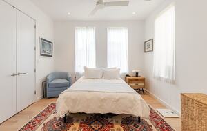 Romantic Downtown Hideaway on Colonial Lake - Charleston, South Carolina