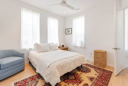 Romantic Downtown Hideaway on Colonial Lake - Charleston, South Carolina