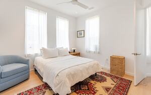 Romantic Downtown Hideaway on Colonial Lake - Charleston, South Carolina