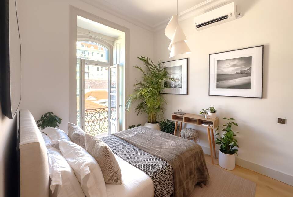 Refined Lisbon Oasis with Private Pool and Garden - Lisbon, Portugal