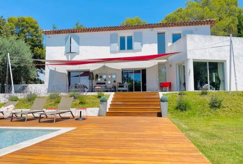 Elegant Hillside Retreat in Aix-en-Provence - Aix-en-Provence, France