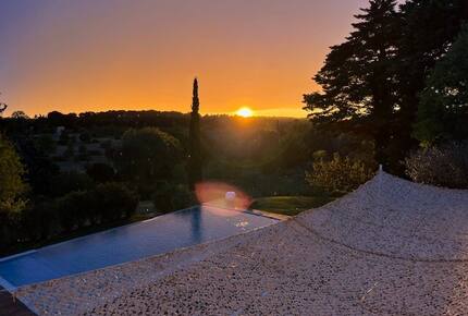 Elegant Hillside Retreat in Aix-en-Provence - Aix-en-Provence, France