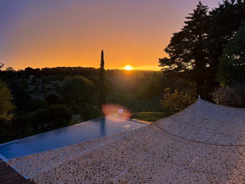 Elegant Hillside Retreat in Aix-en-Provence - Aix-en-Provence, France