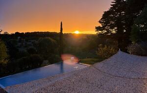 Elegant Hillside Retreat in Aix-en-Provence - Aix-en-Provence, France