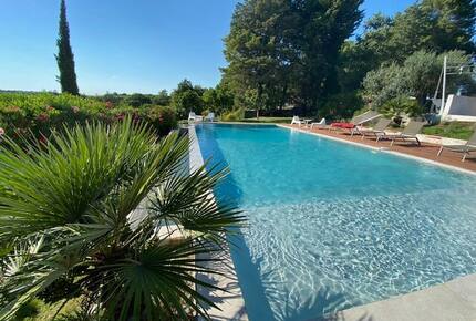 Elegant Hillside Retreat in Aix-en-Provence - Aix-en-Provence, France