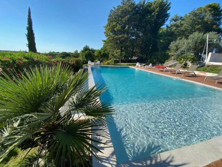 Elegant Hillside Retreat in Aix-en-Provence - Aix-en-Provence, France