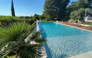 Elegant Hillside Retreat in Aix-en-Provence - Aix-en-Provence, France