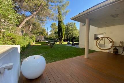 Elegant Hillside Retreat in Aix-en-Provence - Aix-en-Provence, France