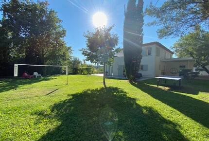 Elegant Hillside Retreat in Aix-en-Provence - Aix-en-Provence, France