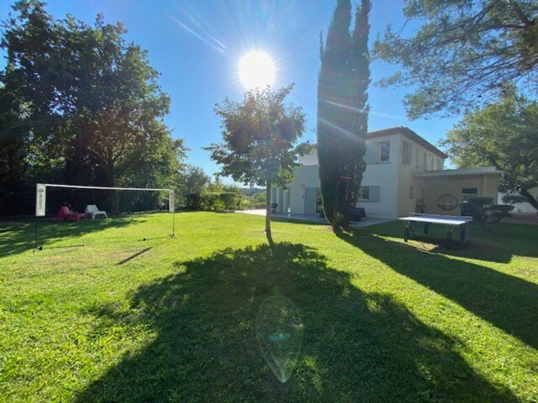 Elegant Hillside Retreat in Aix-en-Provence - Aix-en-Provence, France